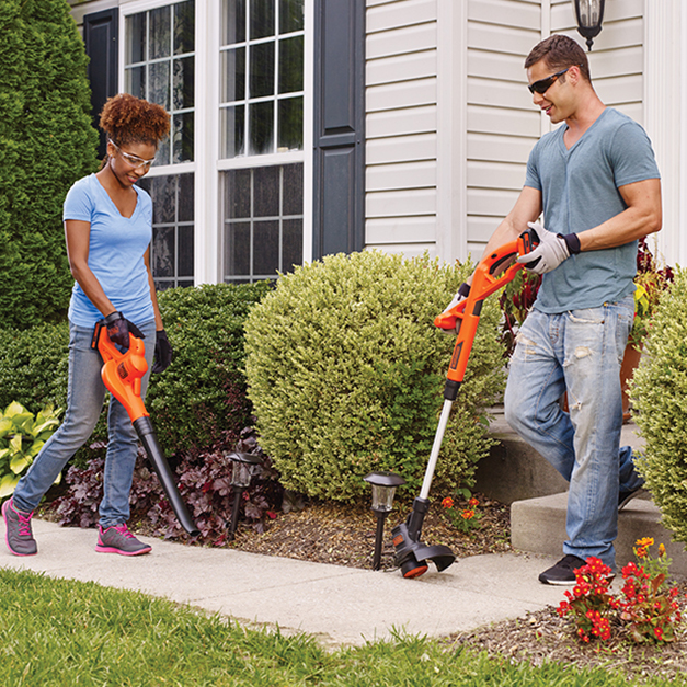 BLACK+DECKER LCC2223ZP 20V MAX Cordless Battery Powered String Trimmer And  Leaf Blower Combo Kit With 3 Spools & (2) 1.5 Ah Batteries & Charger