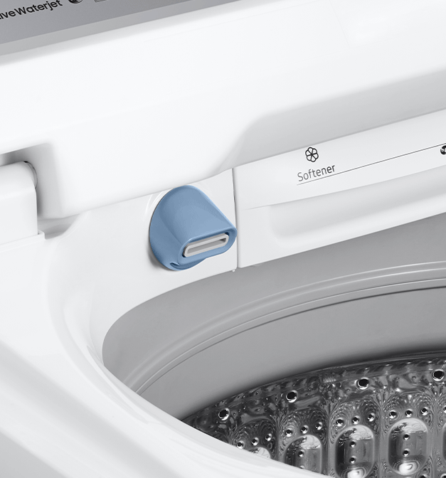 Water is dispensed from built-in waterjet within the washer.