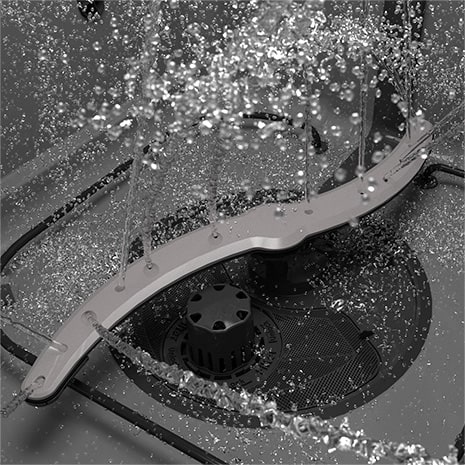 Dishwasher wash arm with water spraying