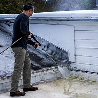 Effectively cleans concrete and siding.